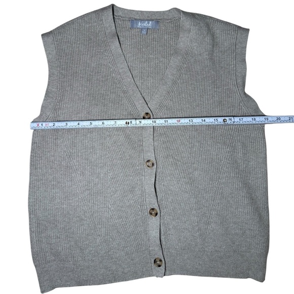 Gray/Tan Knit Button-Up Vest - Picture 2 of 5